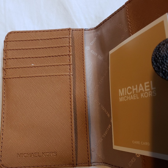 Passport case - Picture 2 of 3